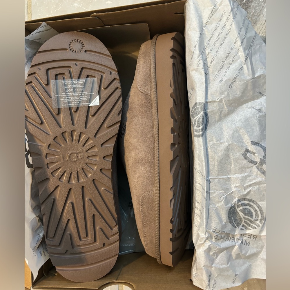 Men’s size 11 Ugg Marcman slide on slippers